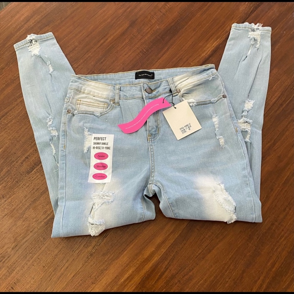 NWT. THE STYLE BETWEEN US
